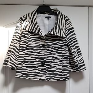 Fully lined, three quarter sleeves black and white